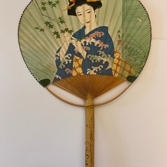 Geisha & Peacock Feather Themed Hand Fans - Picture 9 of 16